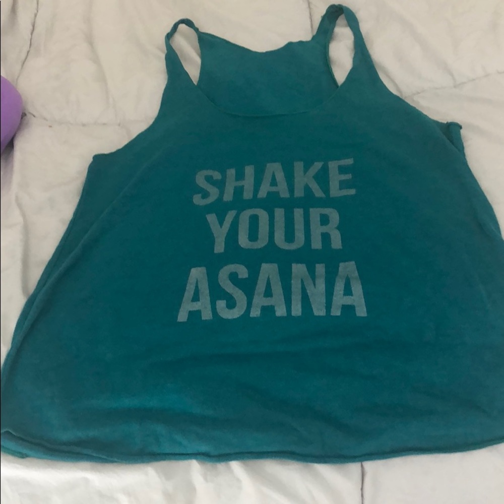 Yoga top “shake your asana”